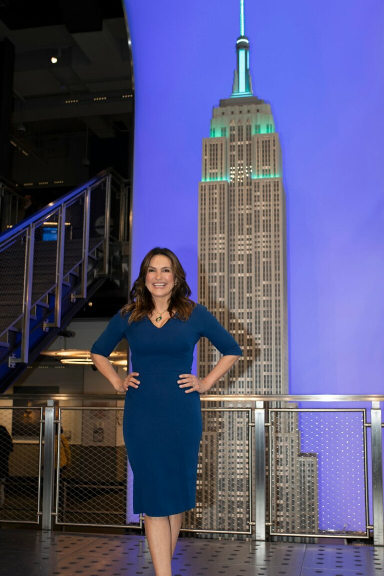 Wolf Entertainment - Mariska Hargitay Lights The Empire State Building ...